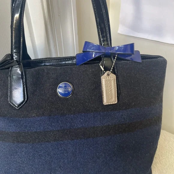 Coach Tote Bag EUC - Picture 2 of 12